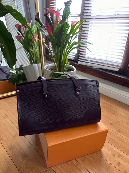 Louis Vuitton Handbags - Louis Vuitton Structured Shoulder Bag in Deep Purple